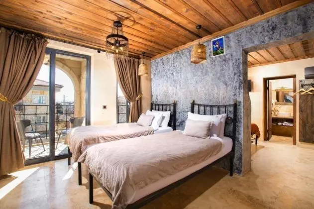 https://images.odamax.com/img/1024x768/odamax/image/upload/Alika_Castle_House_202503152215317_1.jpg