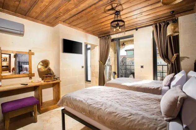 https://images.odamax.com/img/1024x768/odamax/image/upload/Alika_Castle_House_202503152215326_2.jpg