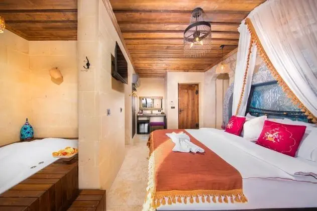 https://images.odamax.com/img/1024x768/odamax/image/upload/Alika_Castle_House_202503152215344_4.jpg