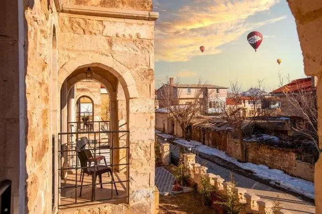 https://images.odamax.com/img/1024x768/odamax/image/upload/Alika_Castle_House_202503152215361_6.jpg