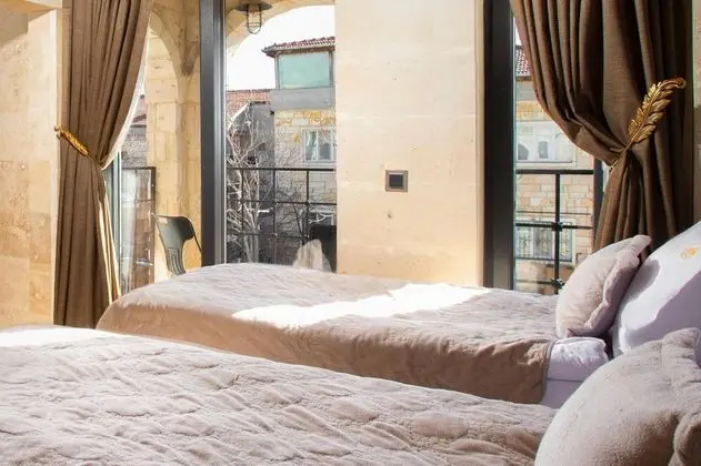 https://images.odamax.com/img/1024x768/odamax/image/upload/Alika_Castle_House_202503152215369_7.jpg