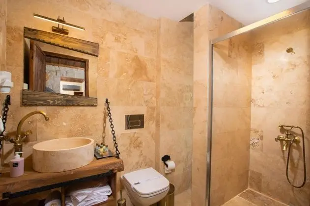 https://images.odamax.com/img/1024x768/odamax/image/upload/Alika_Castle_House_202503152215395_10.jpg