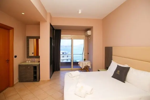 Üç Kişilik Oda, Balkon
