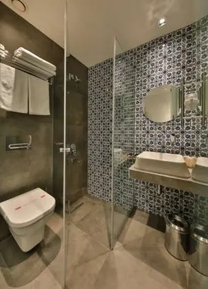 Twin, Şehir Manzaralı