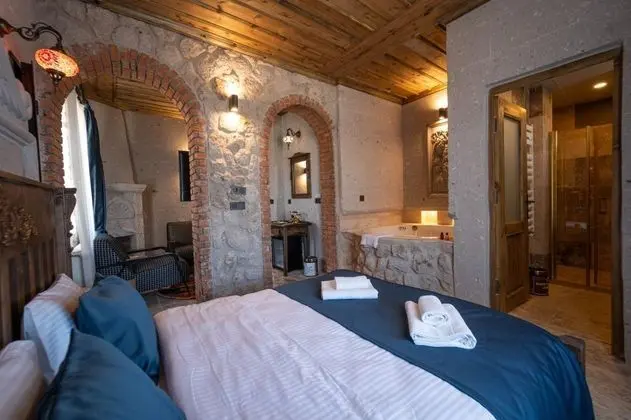 Junior Suite, Bahçe Manzaralı, Şömineli ve Jakuzili