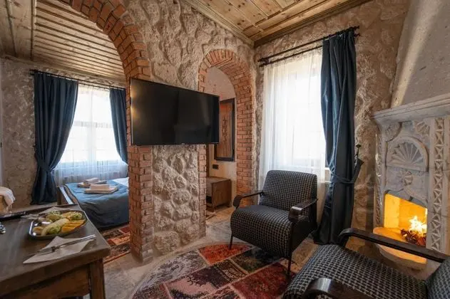 Junior Suite, Bahçe Manzaralı, Şömineli ve Jakuzili