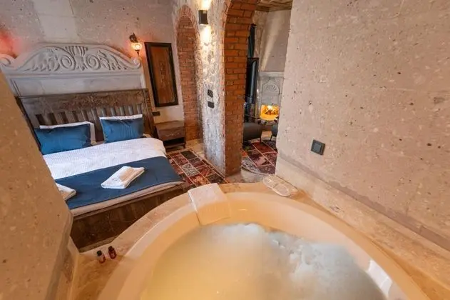Junior Suite, Bahçe Manzaralı, Şömineli ve Jakuzili