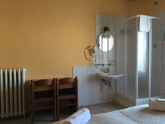Üç Kişilik Oda, Ortak Banyo