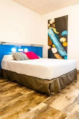 City Tek Büyük Yataklı Oda
