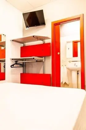 City Tek Büyük Yataklı Oda
