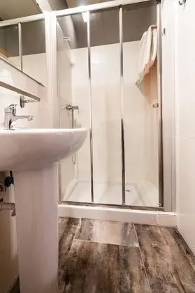 City Tek Büyük Yataklı Oda