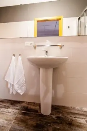 City Tek Büyük Yataklı Oda