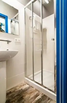 City Tek Büyük Yataklı Oda