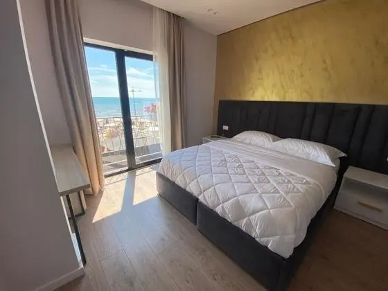 Tek Büyük veya İki Ayrı Yataklı Oda, Deniz Manzaralı