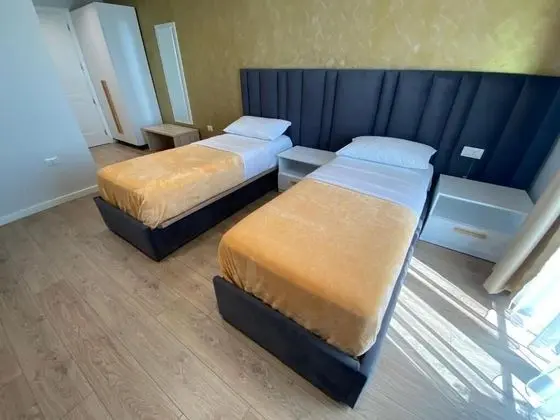 Tek Büyük veya İki Ayrı Yataklı Oda, Deniz Manzaralı