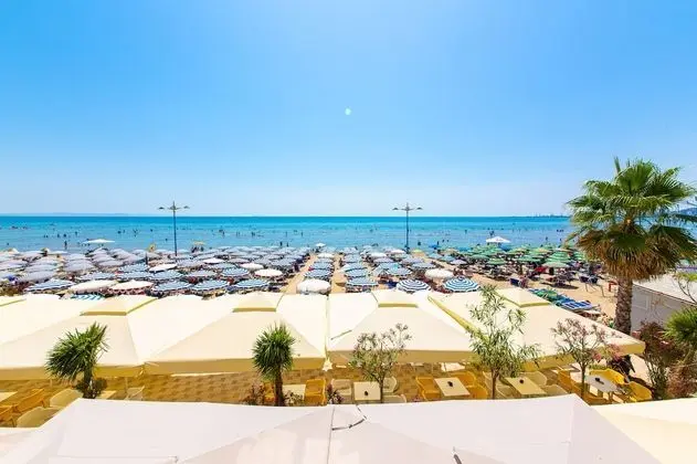 Tek Büyük veya İki Ayrı Yataklı Oda, Deniz Manzaralı