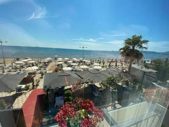 Tek Büyük veya İki Ayrı Yataklı Oda, Deniz Manzaralı