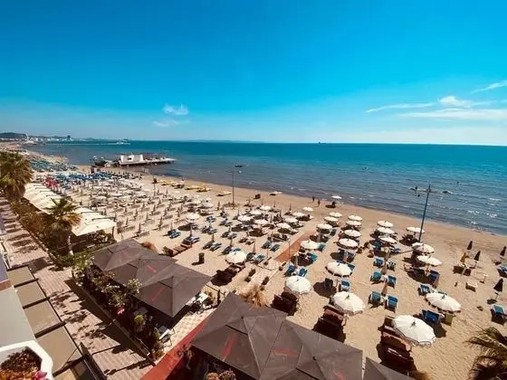 Tek Büyük veya İki Ayrı Yataklı Oda, Deniz Manzaralı