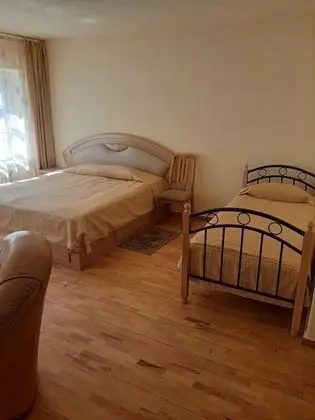 Üç Kişilik Oda