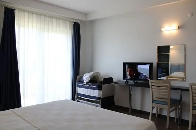 Deluxe 3 Kişilik Verandalı Oda