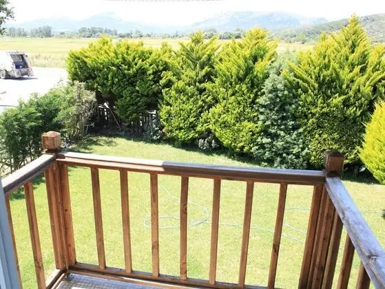 Deluxe 3 Kişilik Verandalı Oda