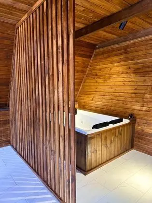 Bungalow, Dağ veya Havuz Manzaralı, Isıtmalı Özel Havuzlu