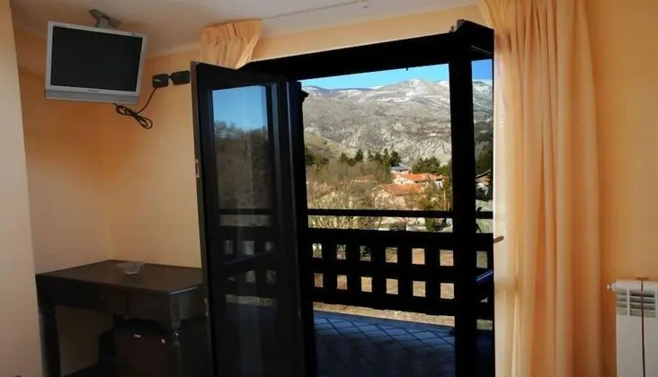 Üç Kişilik Oda