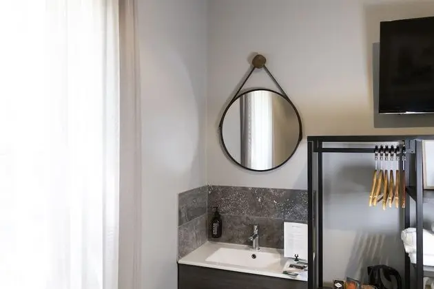 Tek Büyük Yataklı Oda, Ortak Banyo