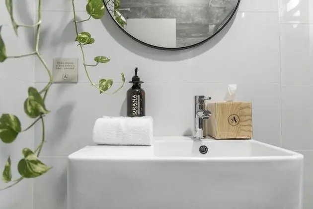 Tek Büyük Yataklı Oda, Ortak Banyo