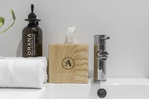 Tek Büyük Yataklı Oda, Ortak Banyo