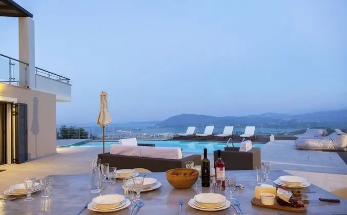 Villa (Melia)