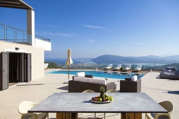Villa (Melia)