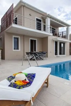 Villa (Pasithea)