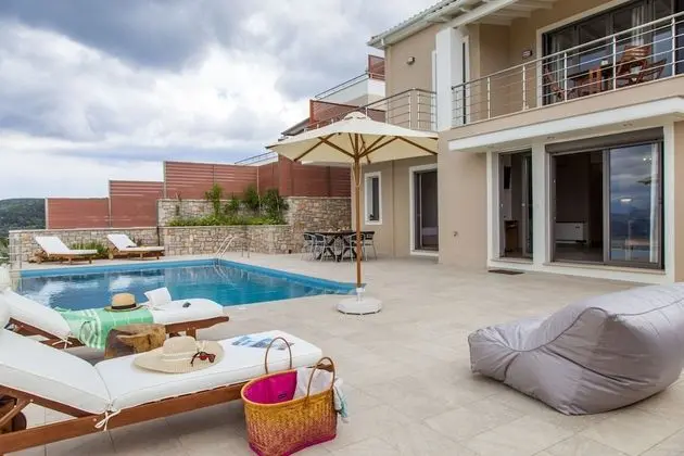 Villa (Pasithea)