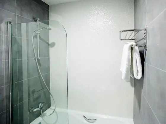 Family Oda (2 adults + 2 children )