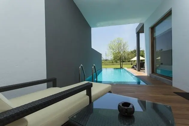 Suite with Free Benefits