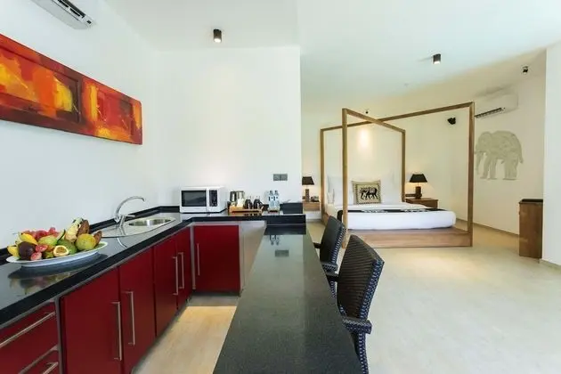 Suite with Free Benefits