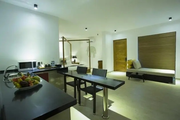Suite with Free Benefits