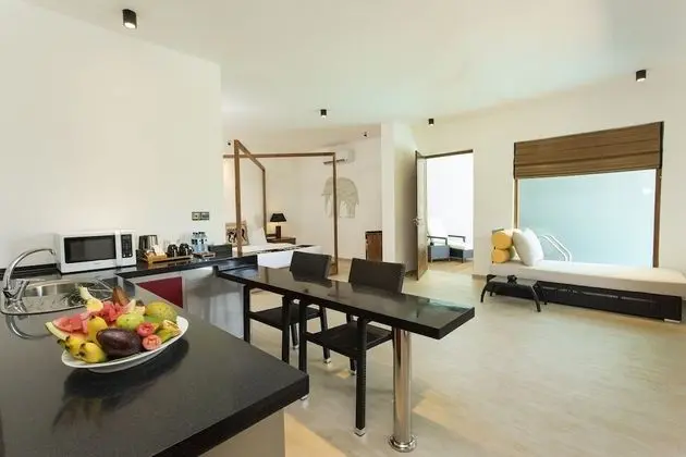 Suite with Free Benefits