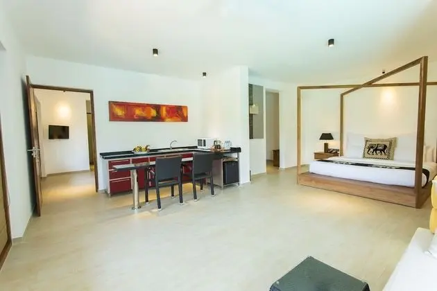 Suite with Free Benefits