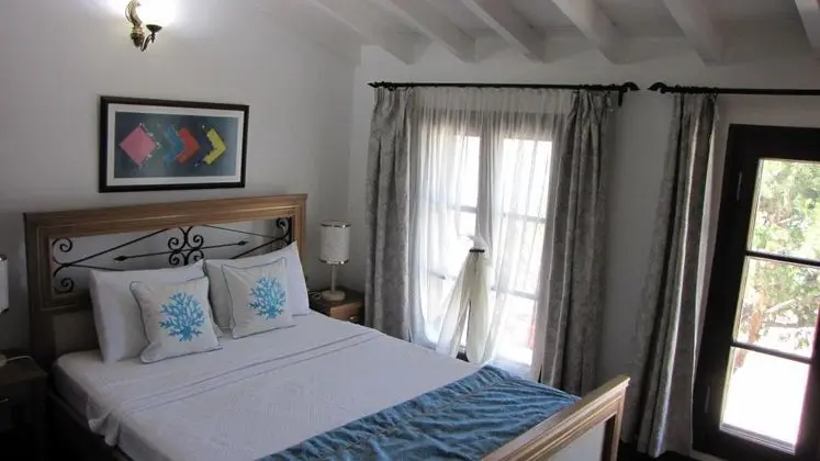 Çift Kişilik, Deniz Manzaralı