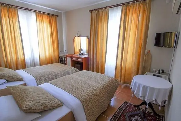 Tek Büyük veya İki Ayrı Yataklı Oda