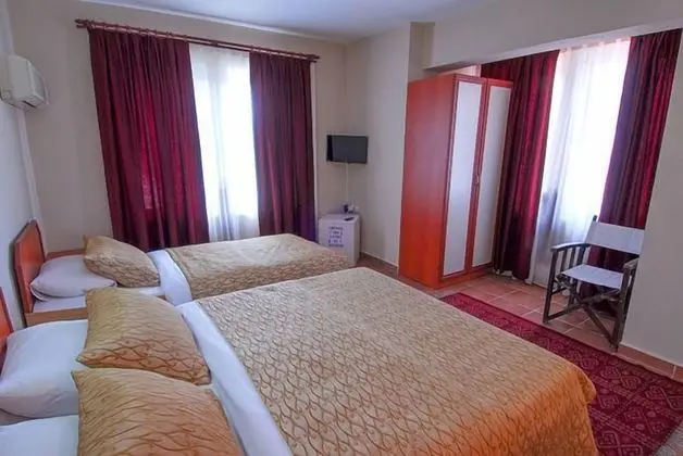 Üç Kişilik Oda