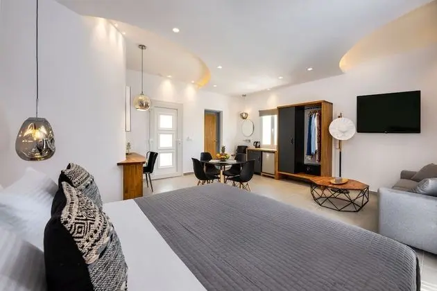 Queen Suite with Spa Bath