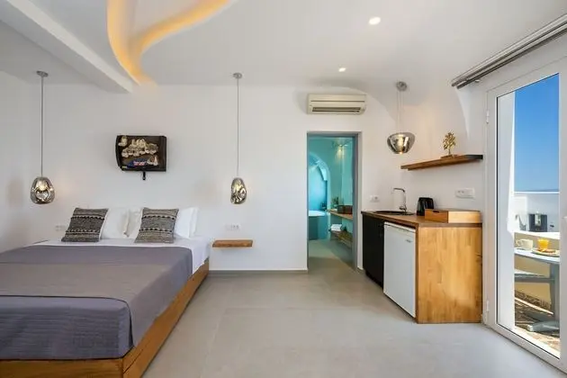 Queen Suite with Spa Bath