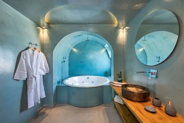 Queen Suite with Spa Bath