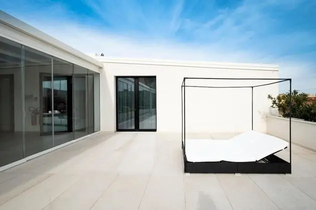 Ev