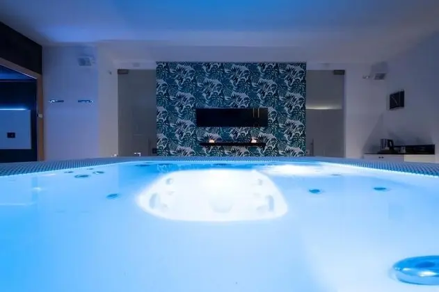 Ev