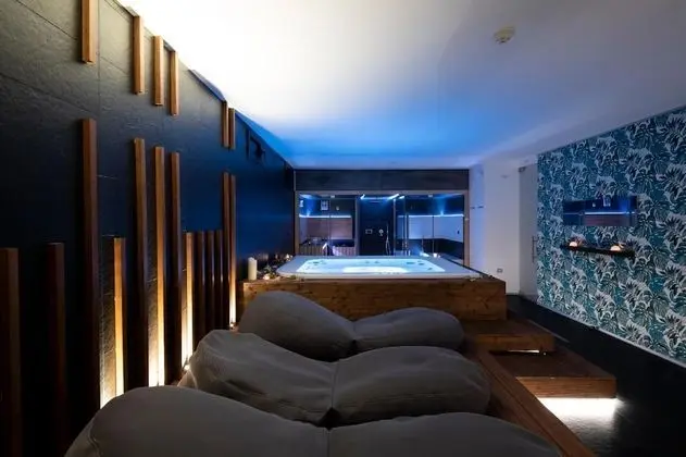 Ev