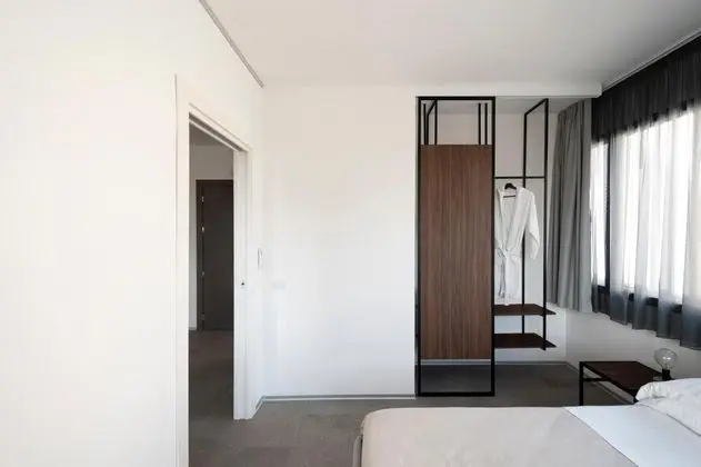 Ev